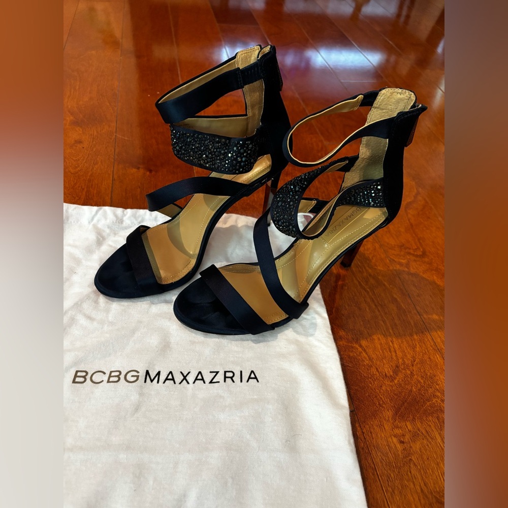 BCBG MAXAZRIA Navy Satin Heels Size 8.5